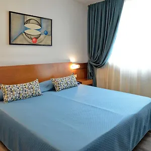 3* מלון Krystal